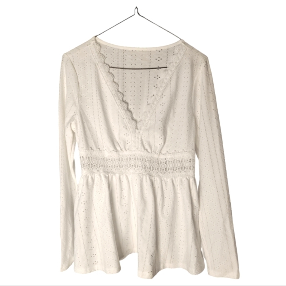 White Eyleet Top. New. Size Large